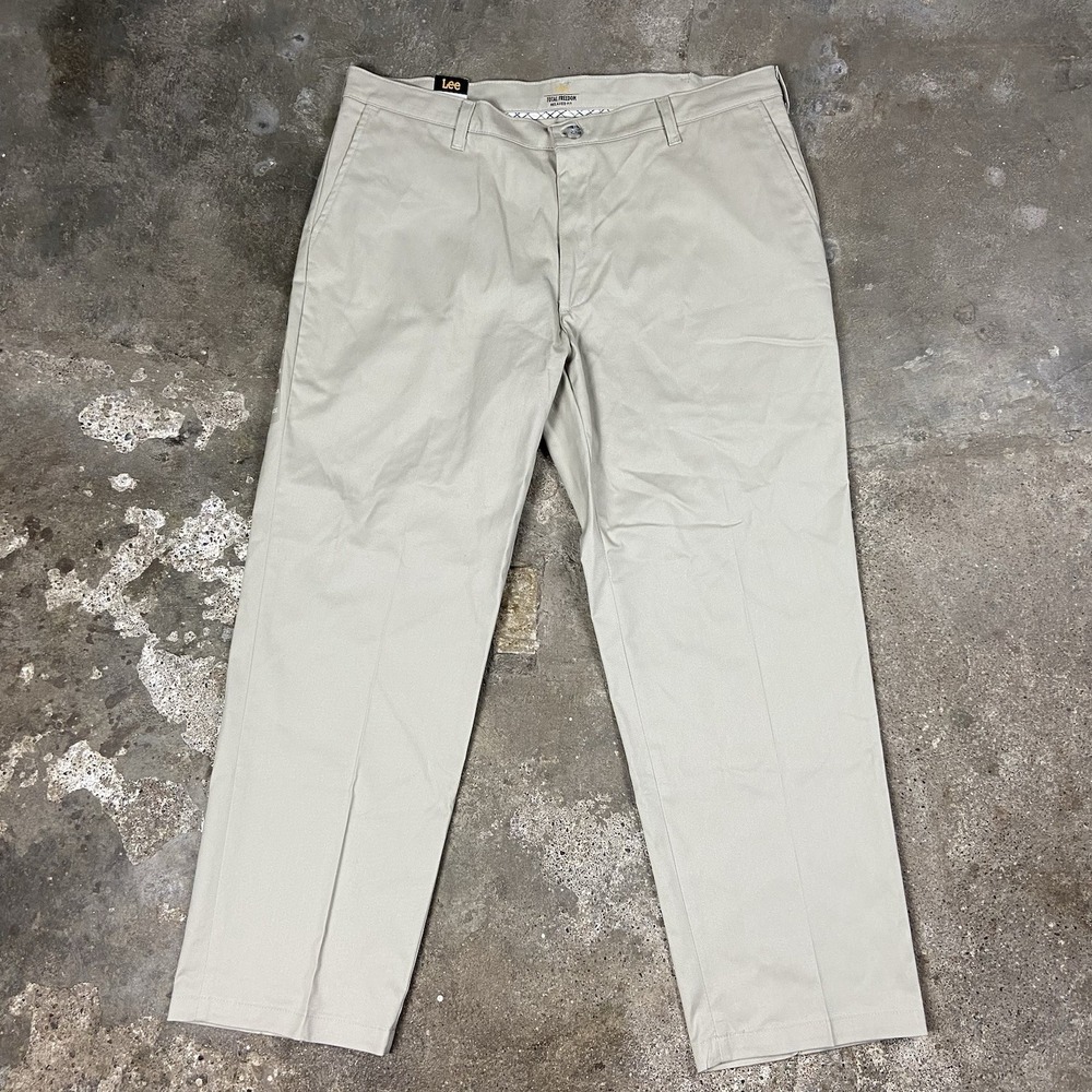 NWT Lee Chino Pants Size 38x30 Beige Pleated Khaki Straight Fit Casual Wear NEW